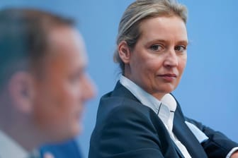 Alice Weidel und Tino Chrupalla: Die AfD-Bundesvorsitzenden lassen ihre Europakandidaten prüfen – und stehen selbst in der Kritik.