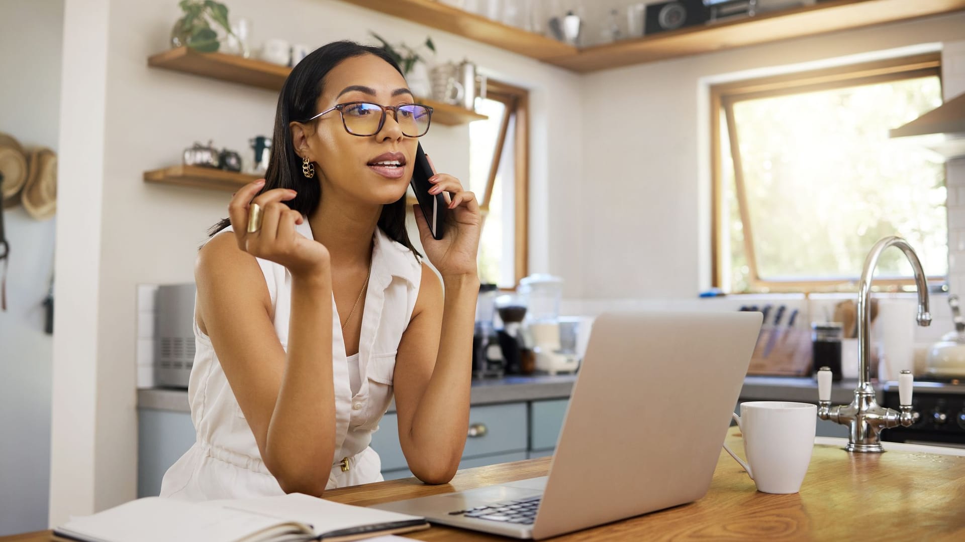 Telefone lassen sich nicht nur per Kabel, sondern ebenfalls via LAN, WLAN oder DECT mit der Fritzbox verbinden.