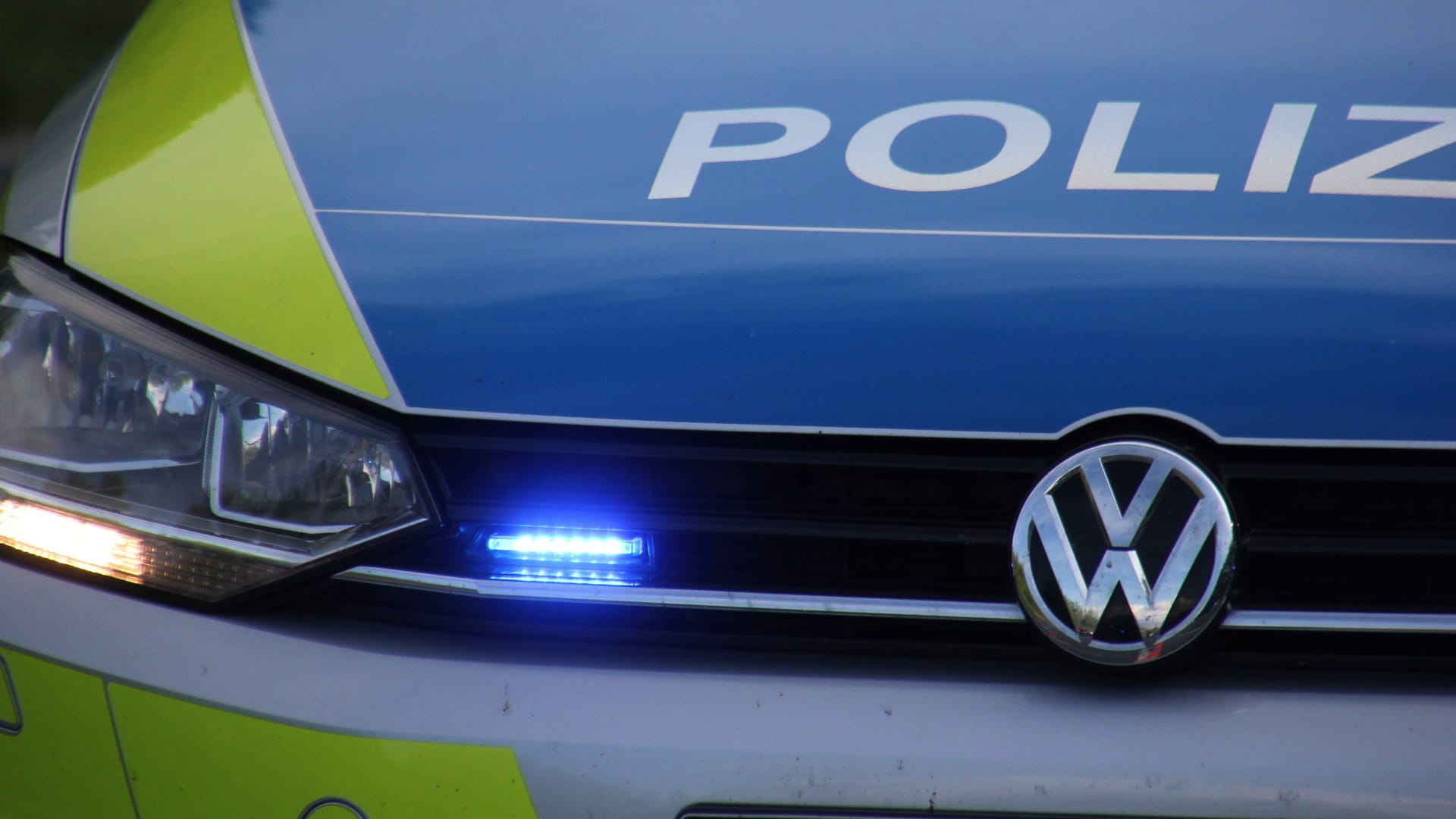 Ein Fahrzeug der Polizei im Einsatz