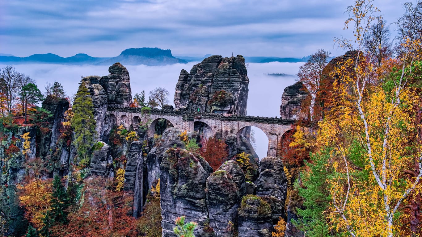 Spektakulär und bizarr: Die beliebte Felsformation Bastei und die über die Basteibrücke erreichbare Felsenburg Neurathen.