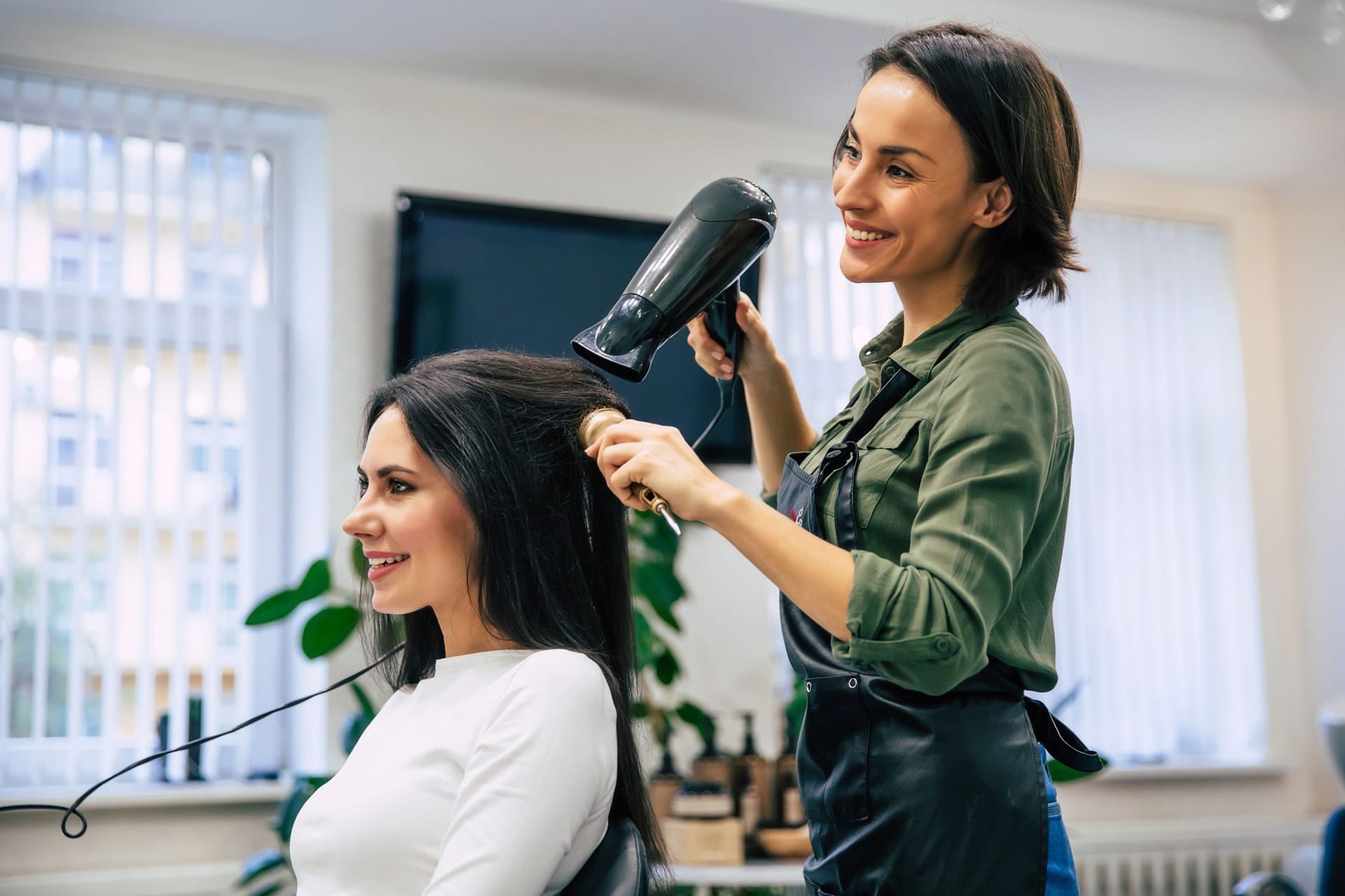 Auch Ihrem Friseur können Sie eine kleine Geste in Form eines Trinkgeldes geben.