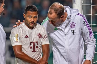 Frühe Auswechslung gegen Münster: Serge Gnabry (m.) verletzte sich nach einem Zusammenprall.