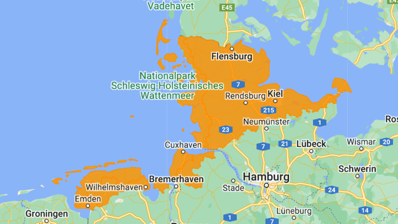 Im orange-markierten Gebiet warnt der Deutsche Wetterdienst vor Sturmböen. Im Inland fallen diese schwächer aus.