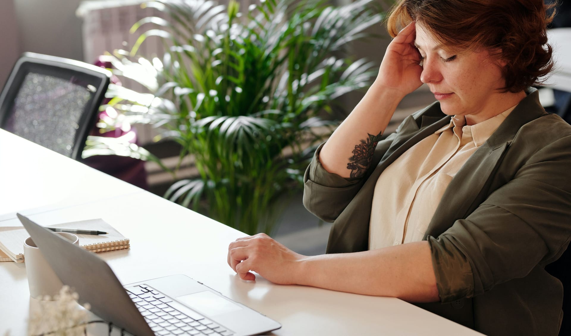 Krise auf der Arbeit: Regelmäßig wechseln Arbeitnehmende den Job, wenn sie das Verhalten der Führungsperson nicht in Ordnung finden.