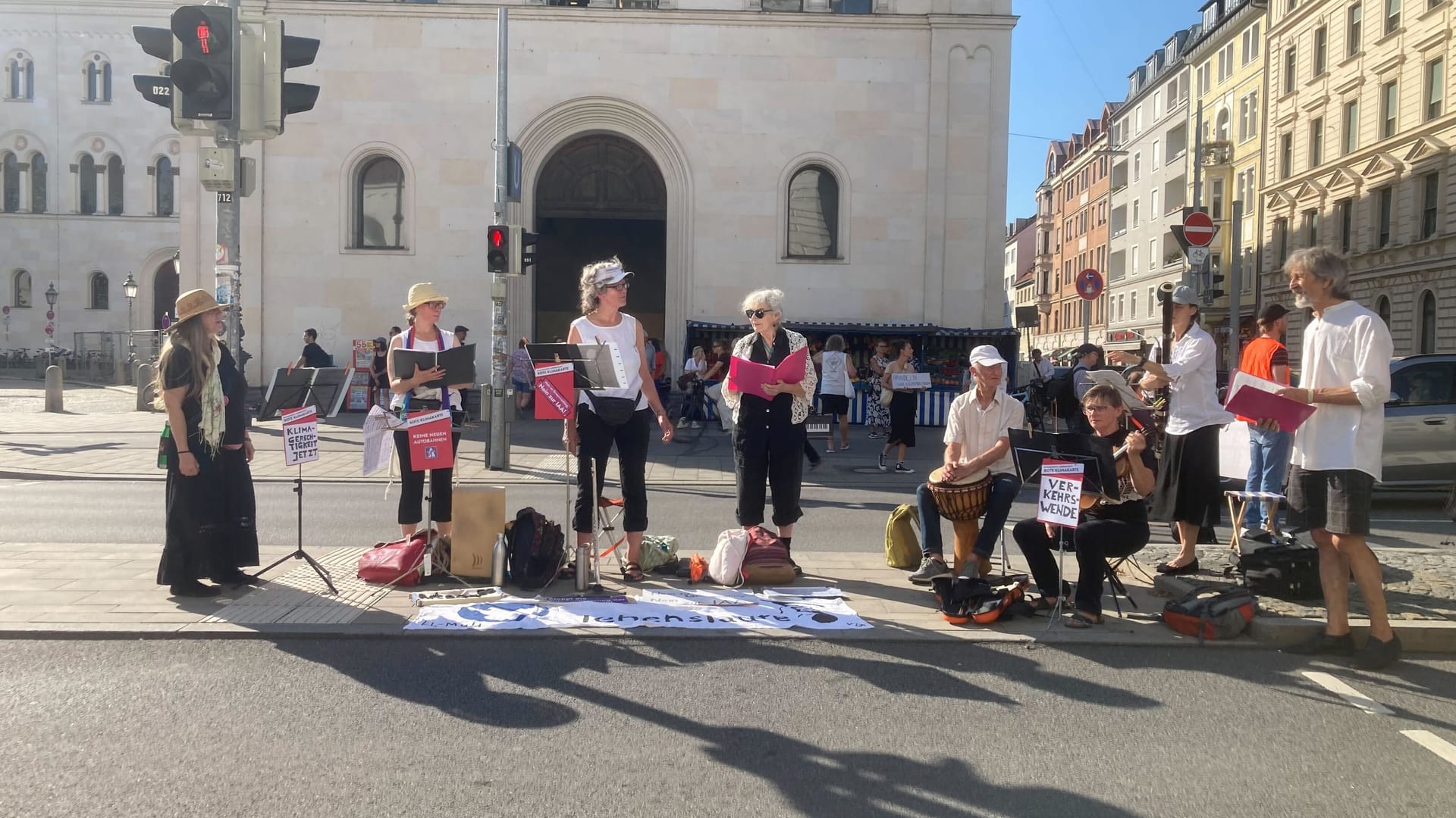 Bei der neusten Blockade der "Letzten Generation" waren auch Musiker vor Ort.