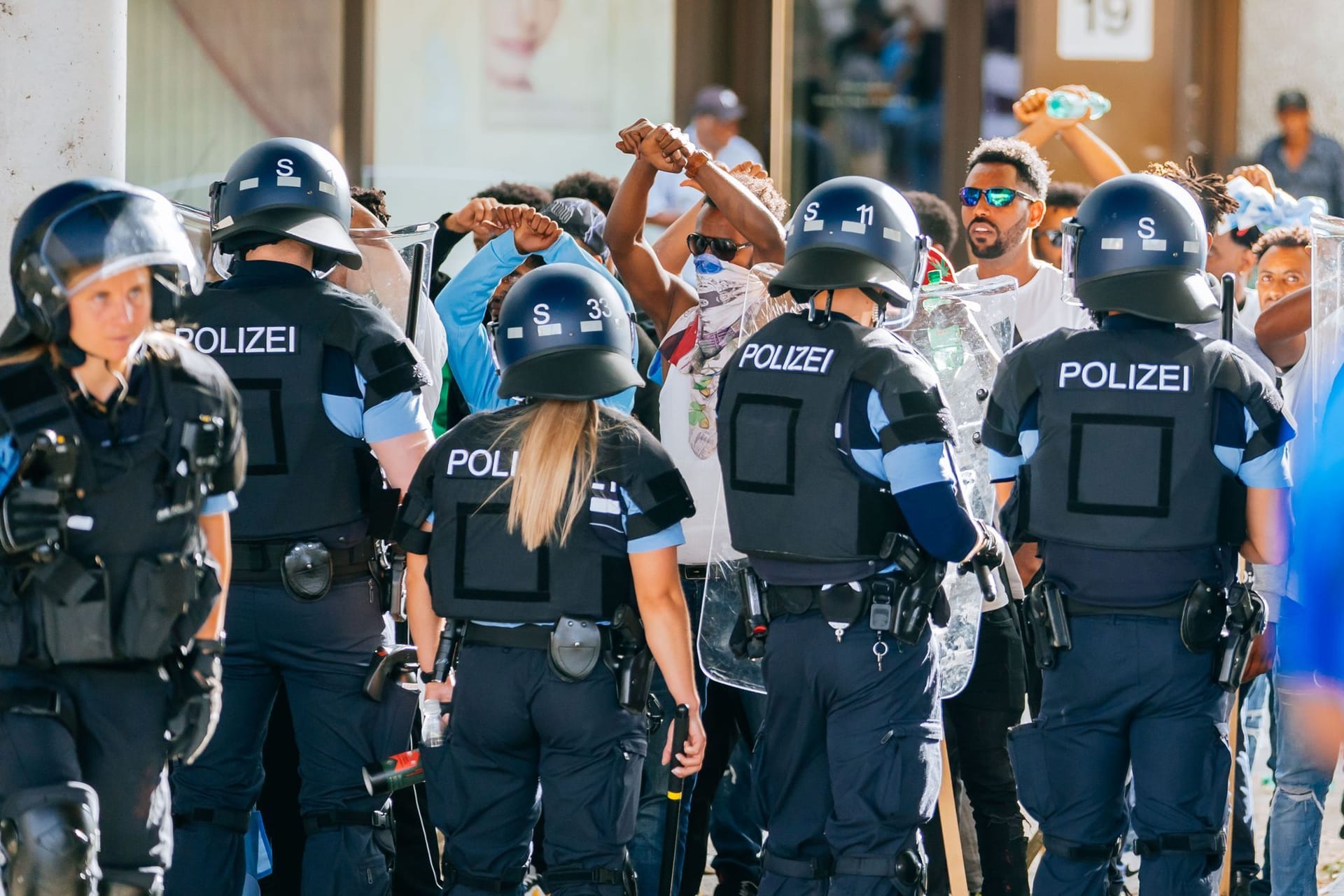 Ausschreitungen bei einer Eritrea-Veranstaltung in Stuttgart am 16. September - Johannes Russom vom Dachverband der örtlichen eritreischen Vereine äußert sich zu künftigen Veranstaltungen.