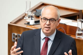 Andreas Bovenschulte (SPD), Bürgermeister von Bremen, bei der Regierungserklärung des Senats.
