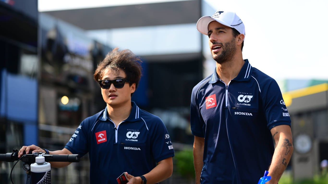 Yuki Tsunoda (links) und Daniel Ricciardo: Die beiden fahren auch im kommenden Jahr für Alpha Tauri.