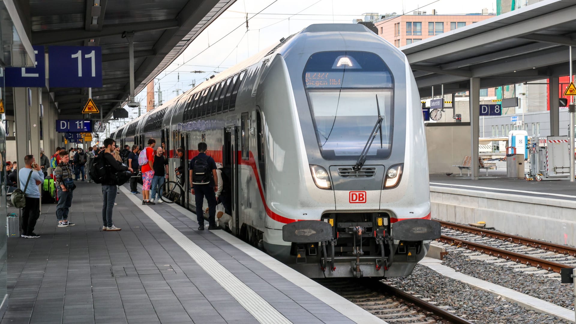 Ein Intercity-Zug am Dortmunder Hauptbahnhof (Archivbild): Stundenlang ging am Mittwoch gar nichts.