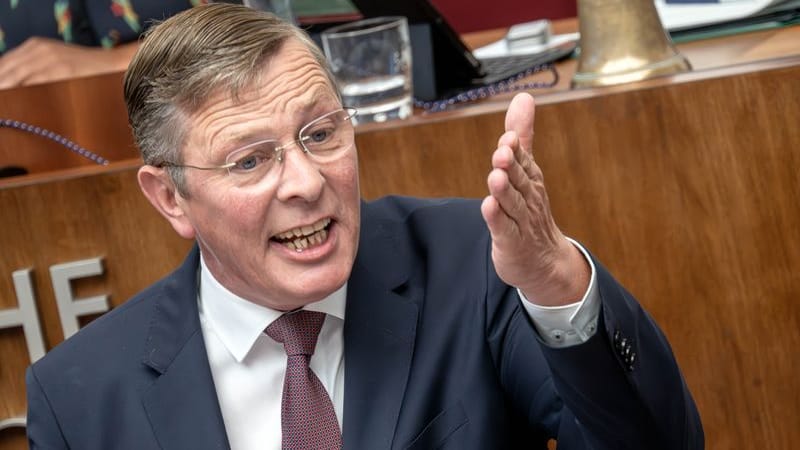 Frank Imhoff, Bremer CDU-Fraktionschef, spricht bei einer Sitzung der Bremischen Bürgerschaft. Frank Imhoff, Bremer CDU-Fraktionschef, spricht bei einer Sitzung der Bremischen Bürgerschaft.