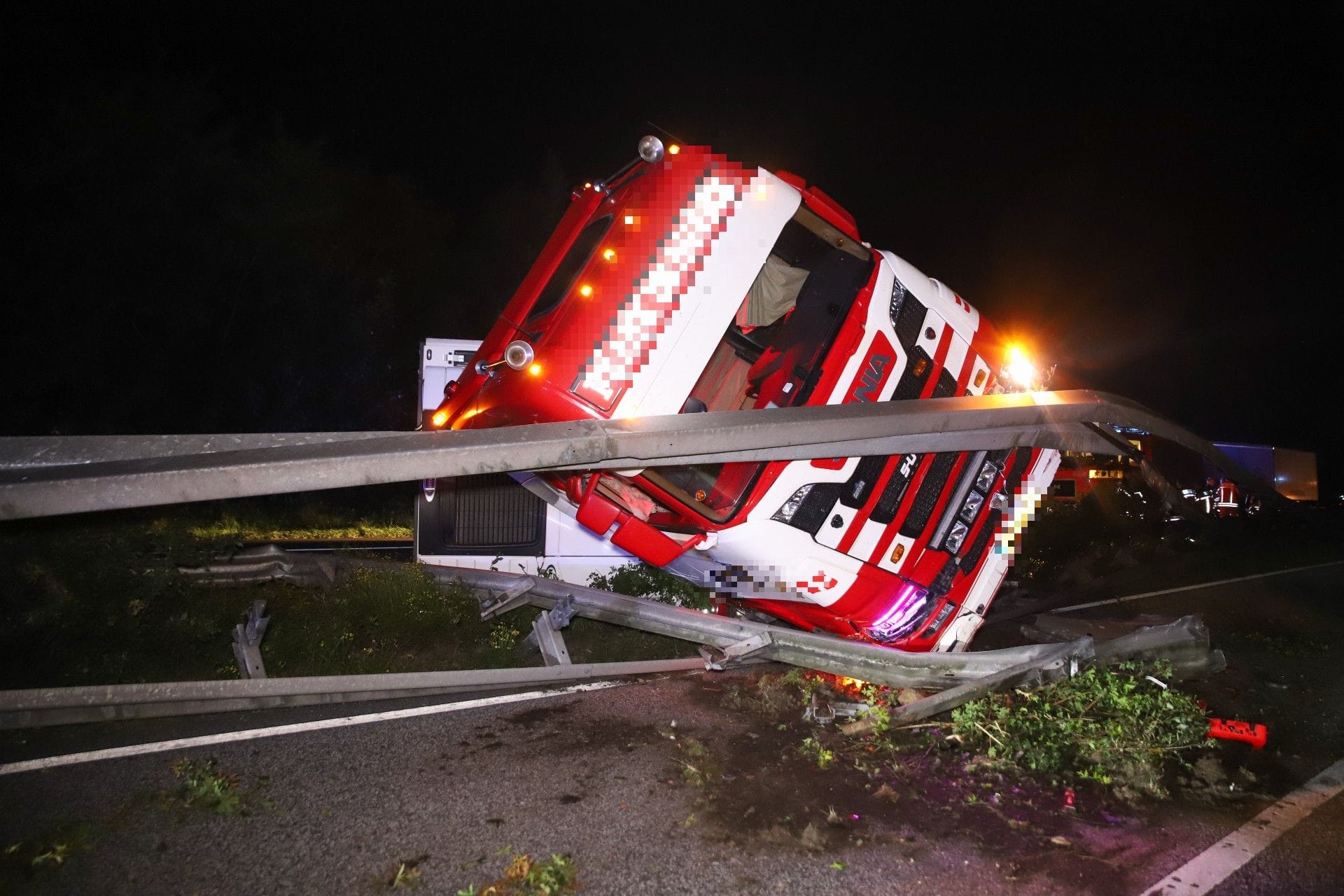 Unfallstelle bei Warder: Die Autobahn musste voll gesperrt werden.