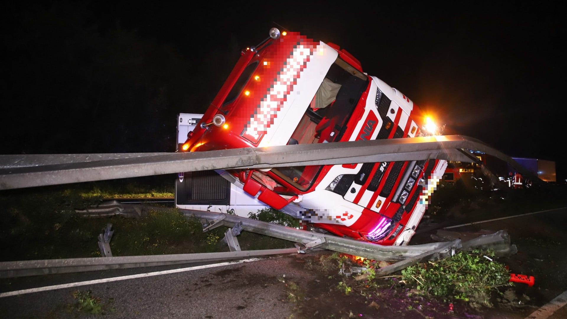 Unfallstelle bei Warder: Die Autobahn musste voll gesperrt werden.