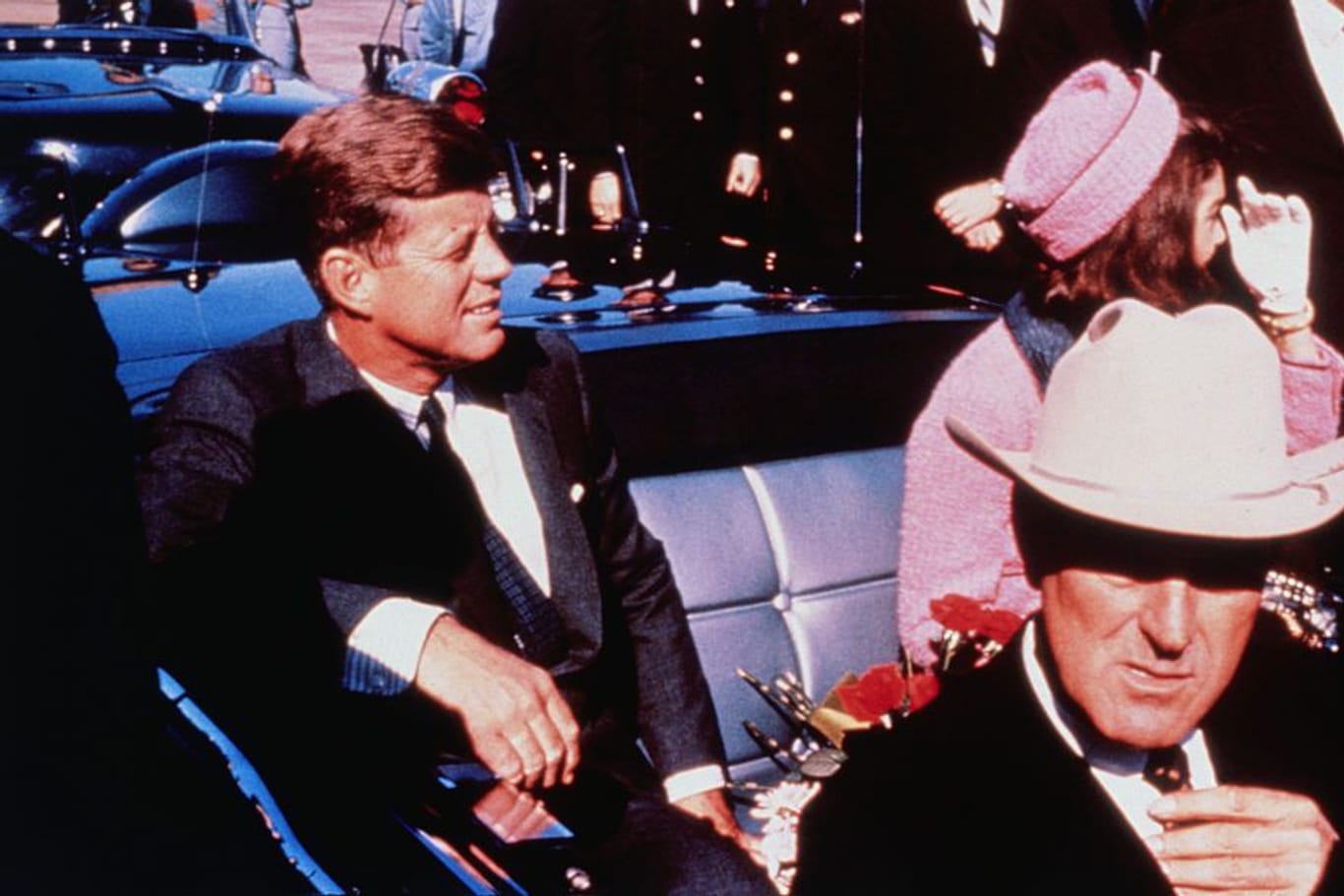 John F. Kennedy 1963 kurz vor seinem Tod: Gab es doch einen zweiten Todesschützen?