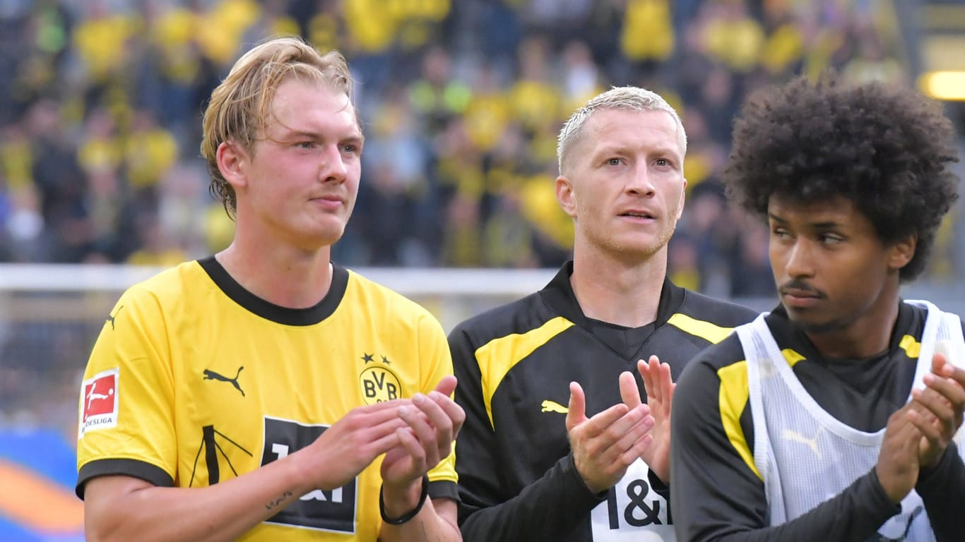 Julian Brandt (l.), Marco Reus (m.) und Karim Adeyemi nach dem BVB-Sieg gegen den VfL Wolfsburg am vergangenen Wochenende.