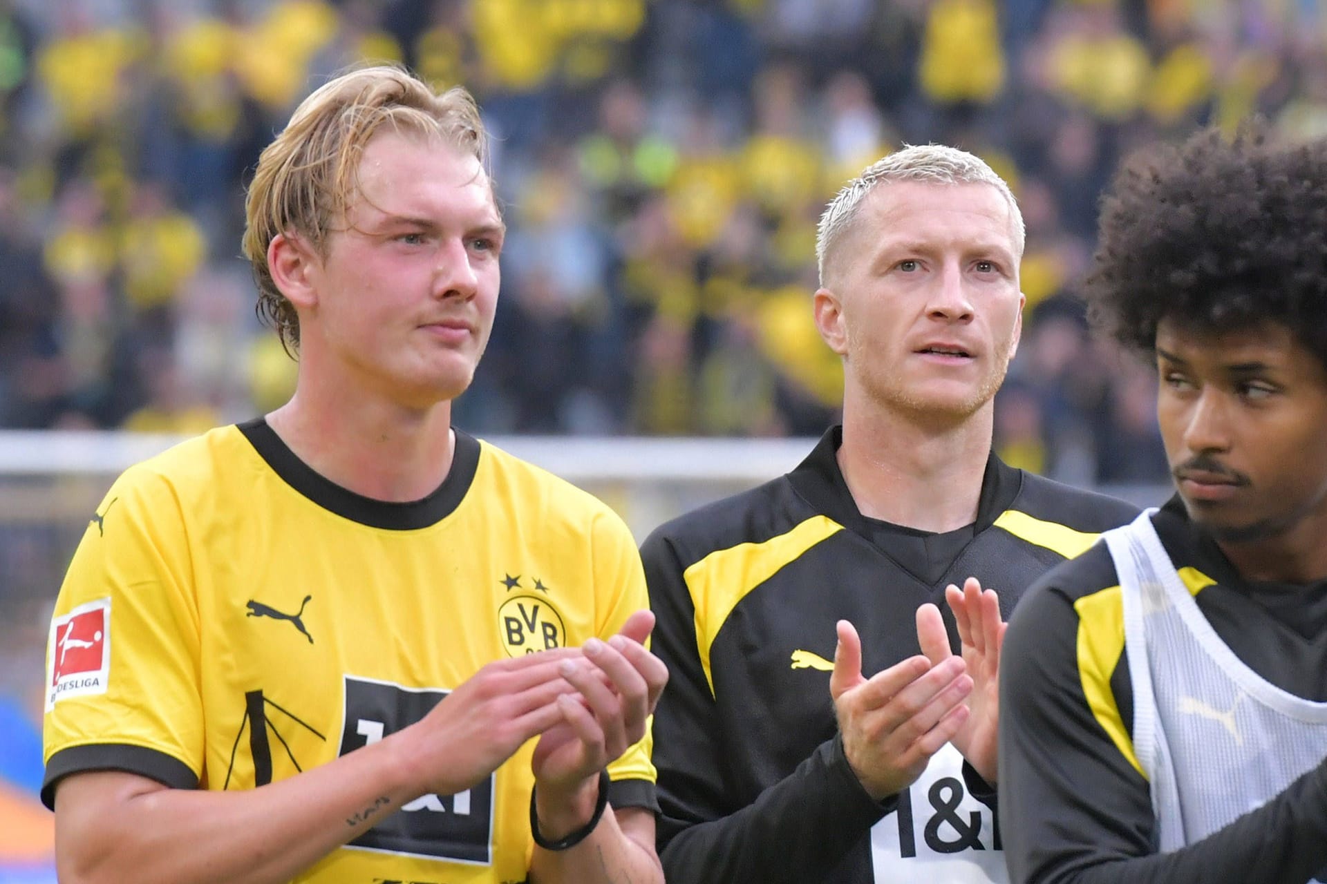 Julian Brandt (l.), Marco Reus (m.) und Karim Adeyemi nach dem BVB-Sieg gegen den VfL Wolfsburg am vergangenen Wochenende.