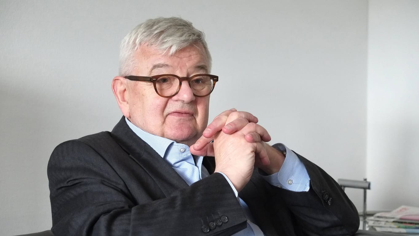 Joschka Fischer ehemaliger Außenminister und Vizekanzler der Bundesrepublik Deutschland (Archivbild): Er entschuldigte sich nach Drängen der Öffentlichkeit.