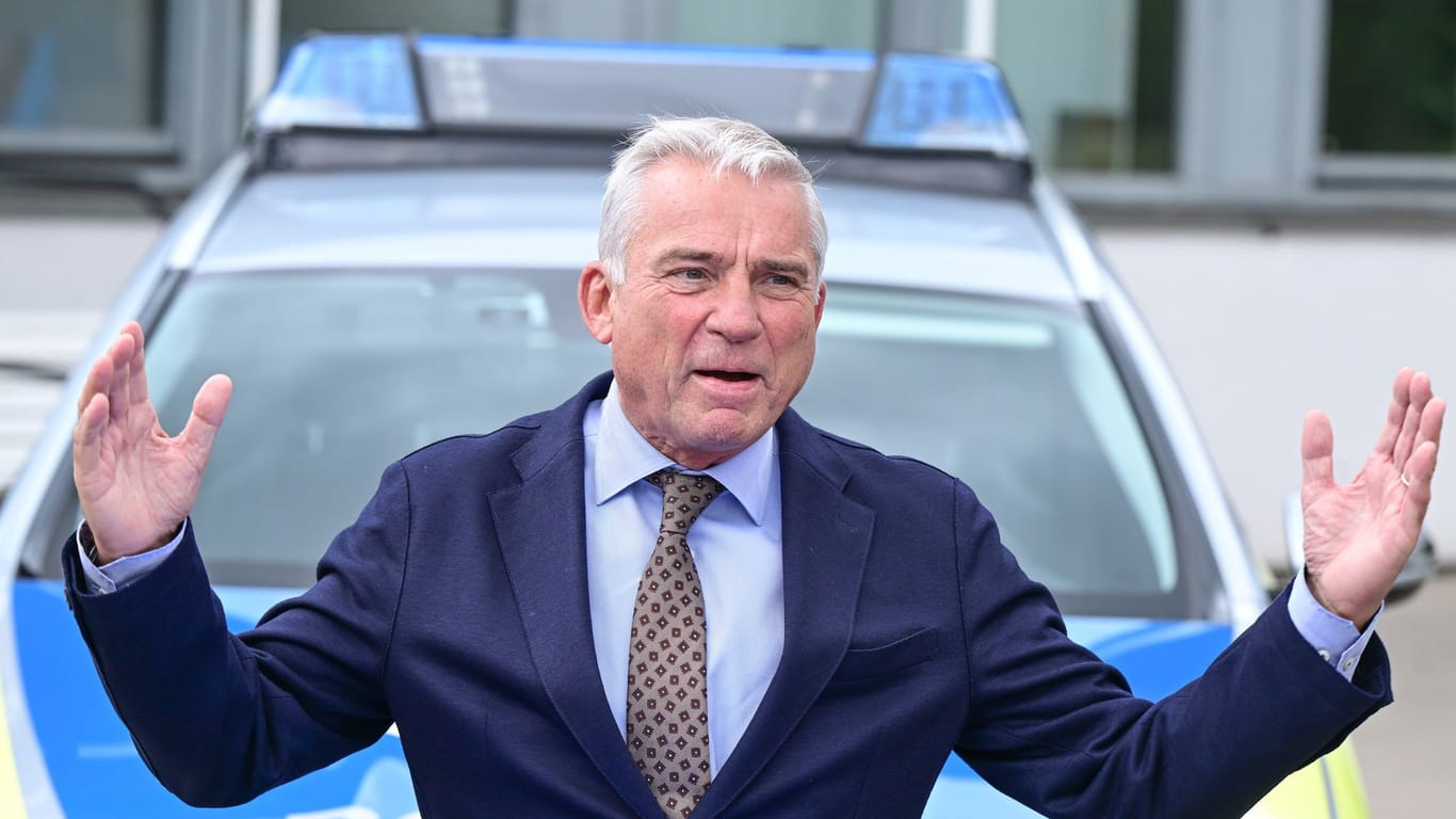 Thomas Strobl (CDU), Innenminister von Baden-Württemberg (Archivfoto): Er spricht von einem "Gewaltrausch gegen Polizisten".