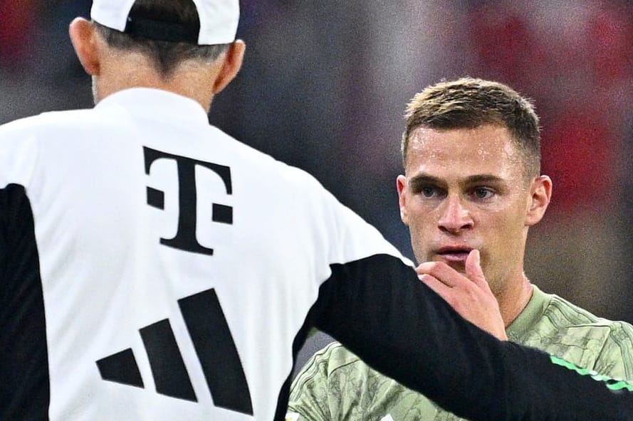 Joshua Kimmich (r.) mit Thomas Tuchel: Der Nationalspieler wollte auf dem Platz bleiben.