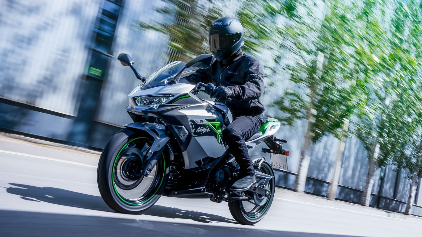 Unter Strom: Mit der Ninja e-1 nimmt Kawasaki Kurs auf das Elektrozeitalter.