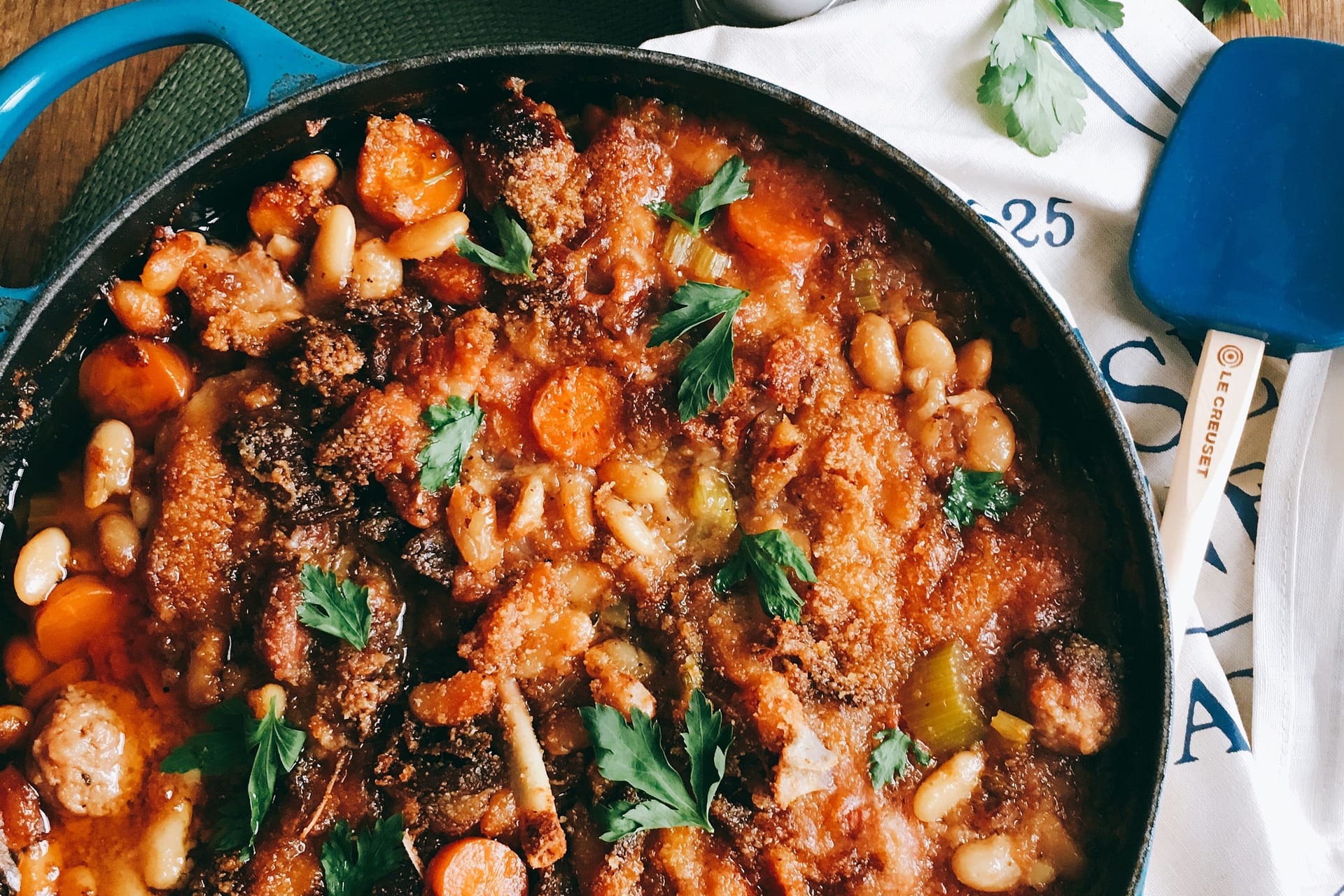 Wohlig-deftiger Eintopf: Ein Cassoulet gehört zu den Klassikern der französischen Landküche.