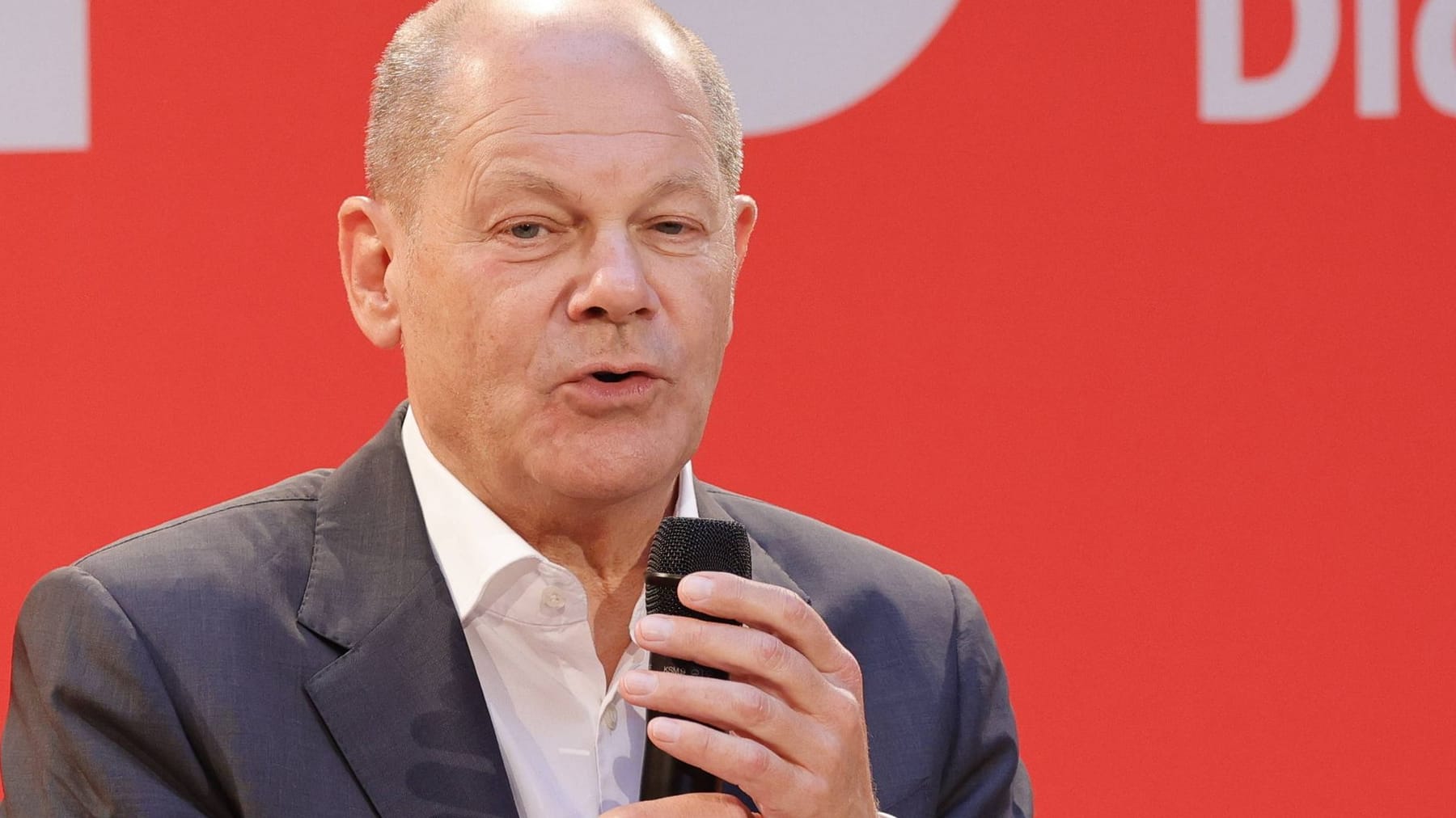 Olaf Scholz über Migration: "Zahl Der Flüchtlinge Ist Im Moment Zu Hoch"