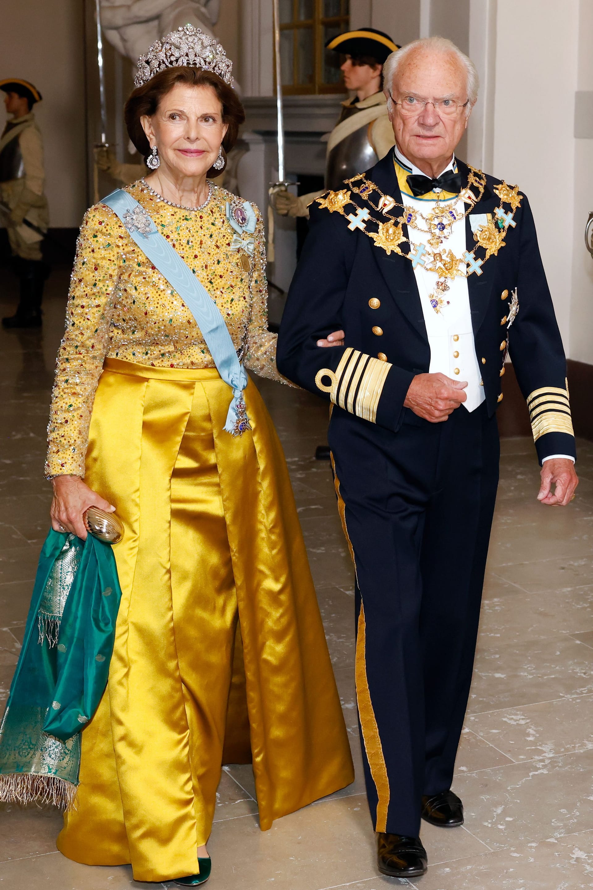 Königin Silvia König Carl XVI Gustaf of Sweden in edler Kleidung.