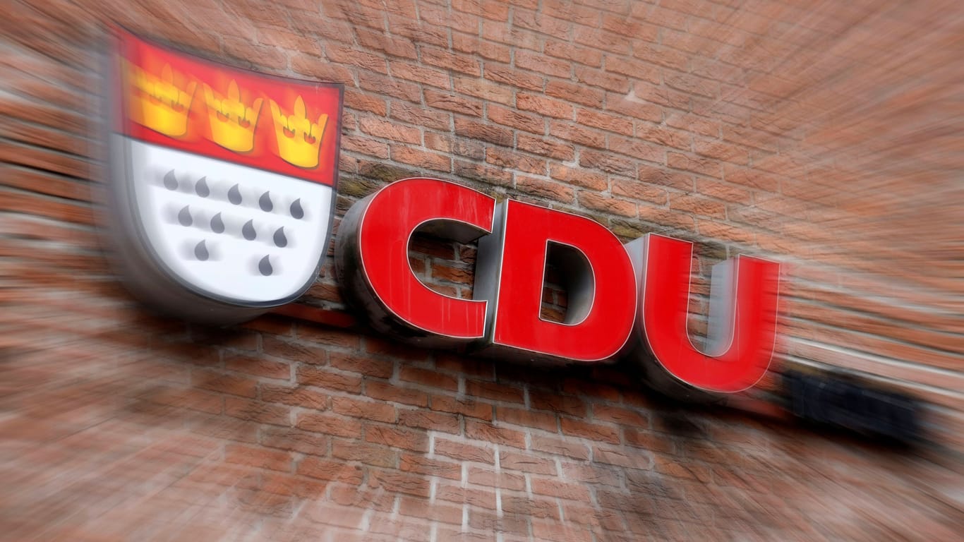 Logo der CDU an der Parteizentrale in der Kölner Innenstadt: Die Kreisgeschäftsstelle der Partei wurde am Freitag demoliert.