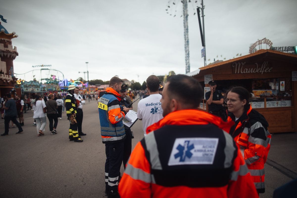 Erleben auf der Wiesn auch immer wieder kuriose Zwischenfälle: die Sanitäter der Aicher Ambulanz (Symbolbild).