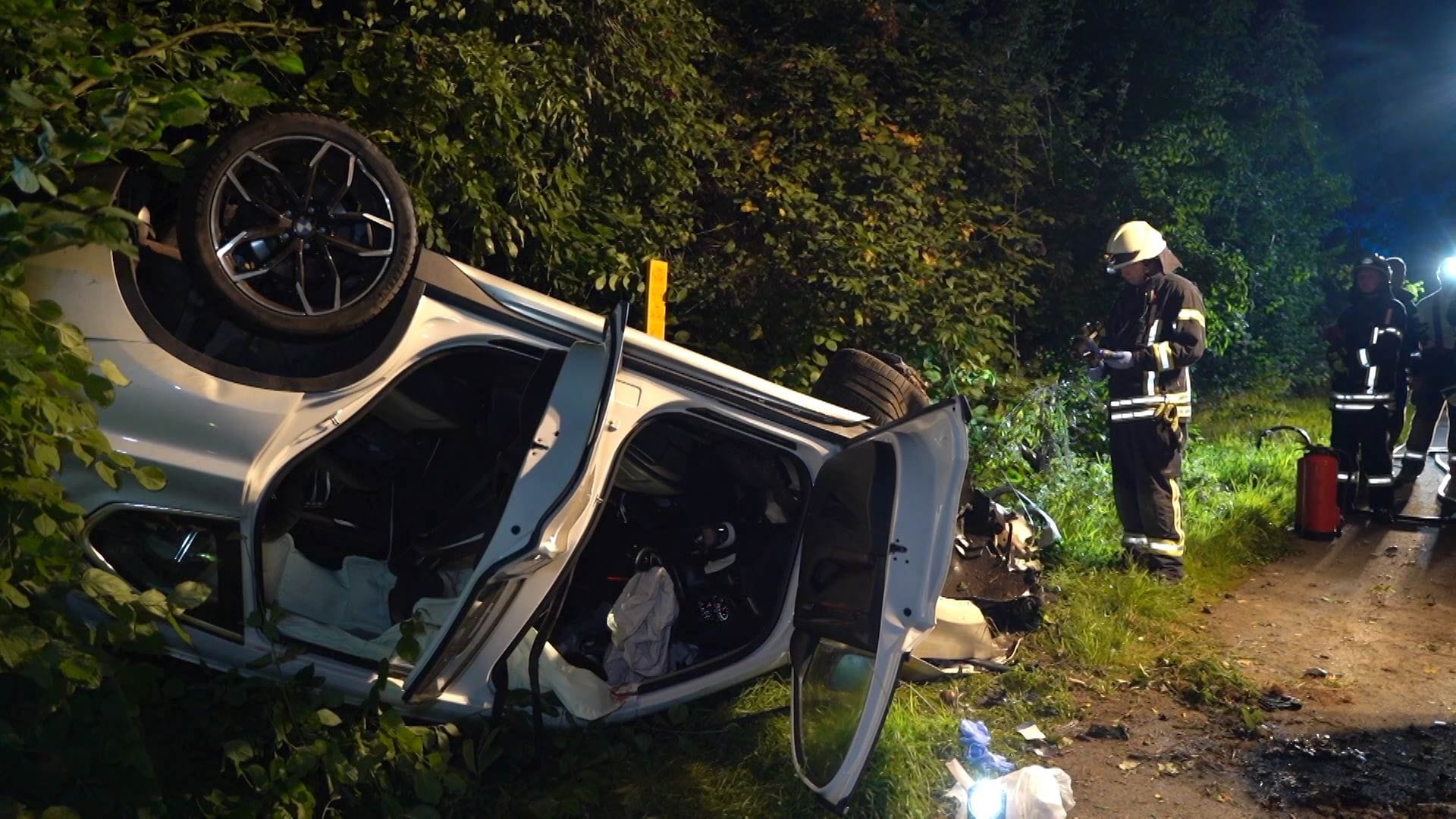 Schwerer Autounfall auf der A2: Das Auto eines 64-Jährigen schleuderte rund 100 Meter durch die Luft.