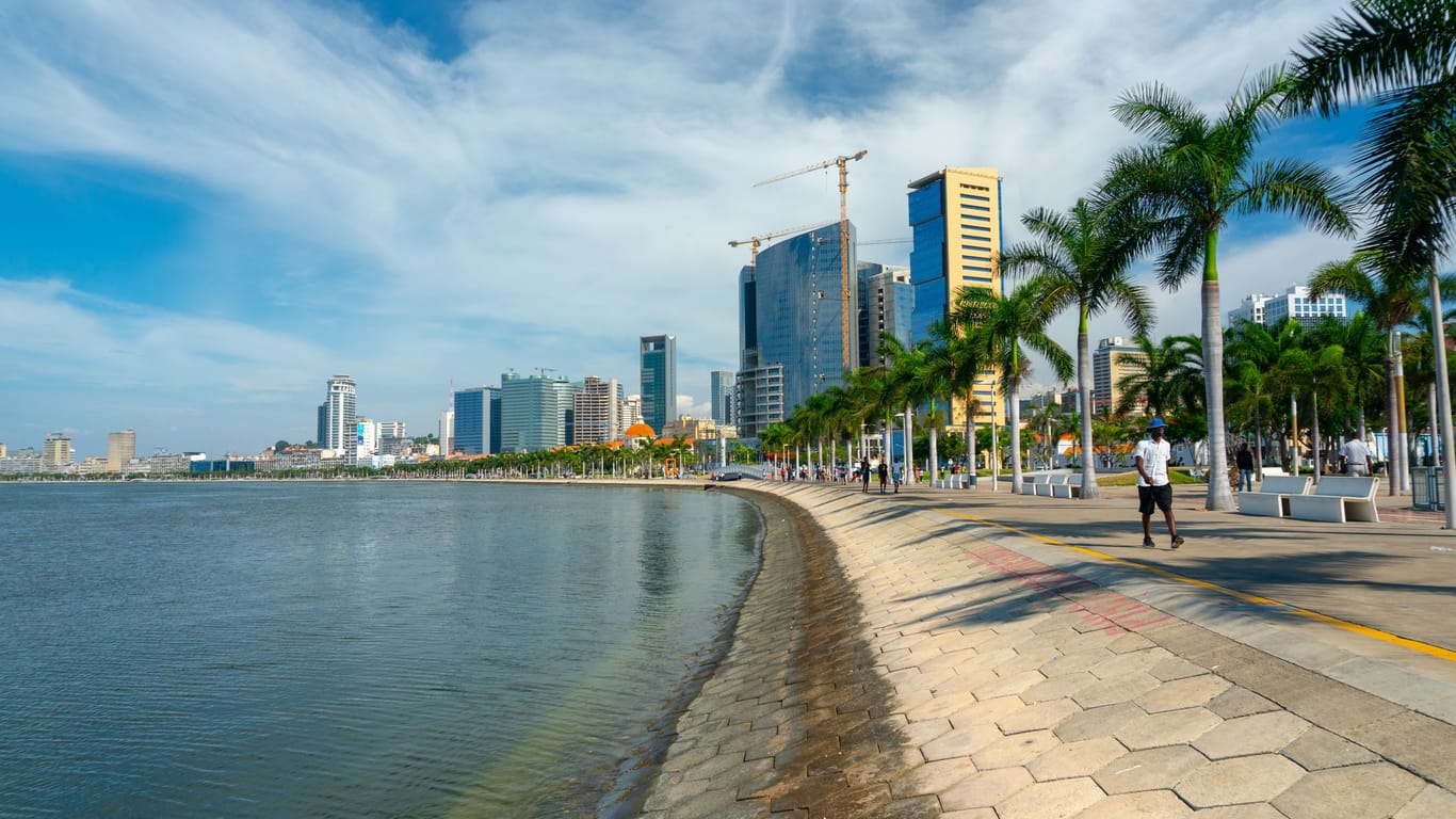 Luanda: Die Stadt hat einen schönen Hafen mit Altstadt und diese Promenade zu bieten.
