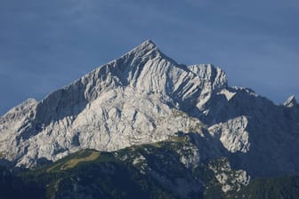 Die Alpspitze in Bayern (Archivfoto): Eine tagelange Suchaktion nach einem vermissten Wanderer ist geglückt.