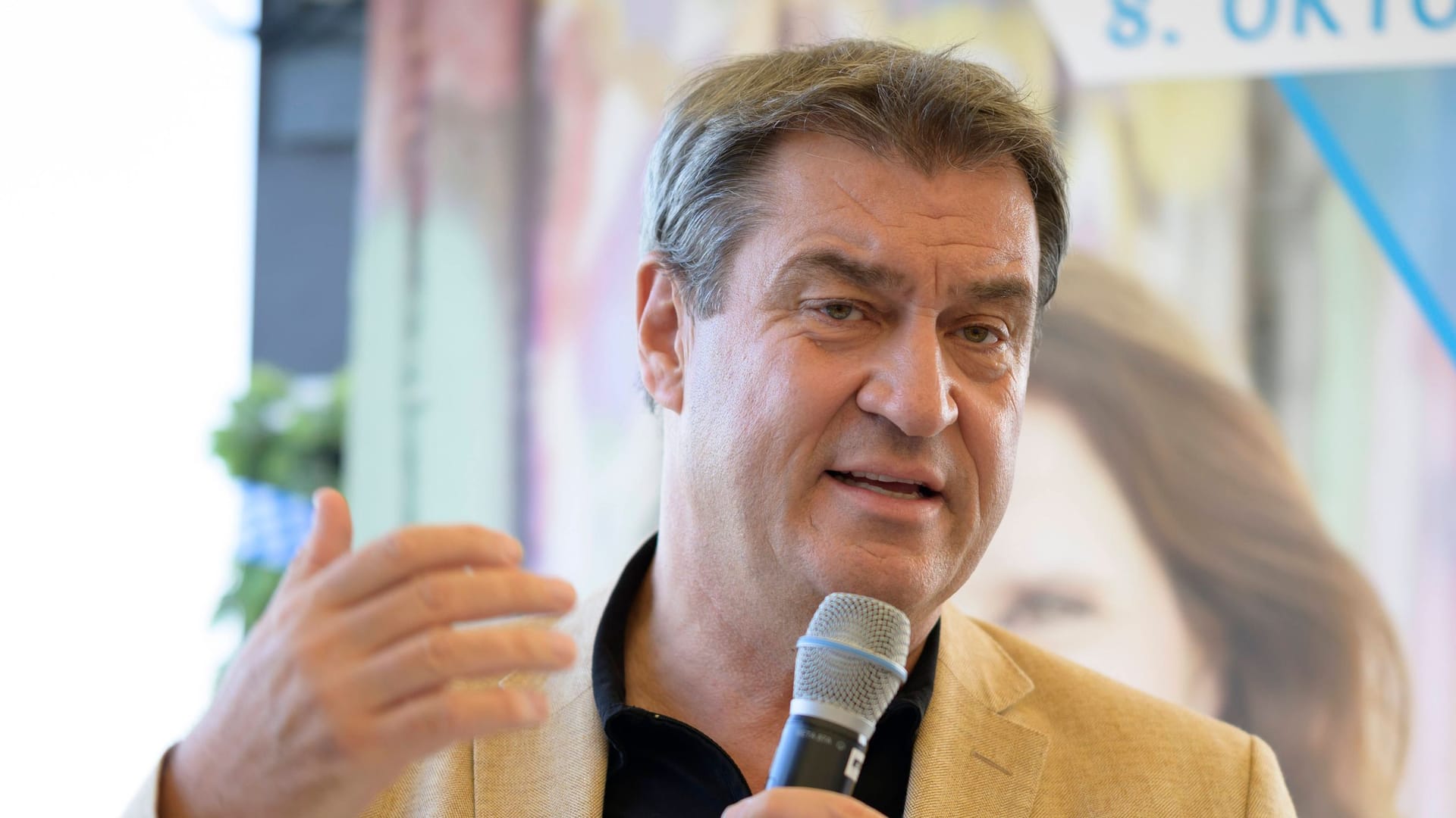 Markus Söder (Archivbild): Der bayerische Ministerpräsident will für Geflüchtete eine Chipkarte zum Bezahlen einführen.