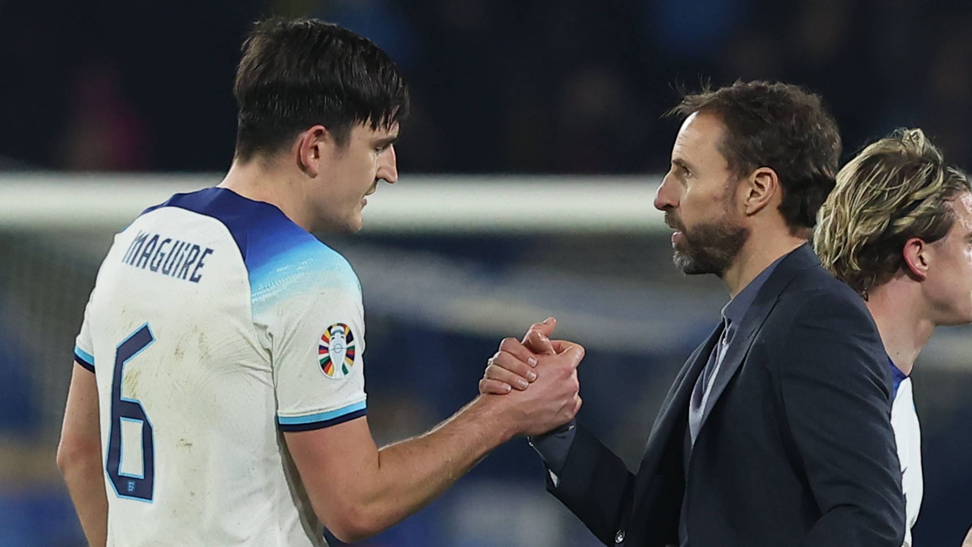 Gareth Southgate (rechts) mit Harry Maguire: Dem Verteidiger unterlief gegen Schottland erneut ein Missgeschick.