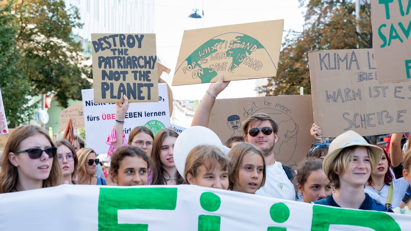 Klimastreik: Bei der Demo in Leipzig nahmen am Freitag auch Zehntklässler eines Gymnasiusm im Rahmen eines Projekttags teil. Das sorgt jetzt für Diskussionen. (Symbolfoto)