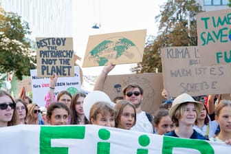 Klimastreik: Bei der Demo in Leipzig nahmen am Freitag auch Zehntklässler eines Gymnasiusm im Rahmen eines Projekttags teil. Das sorgt jetzt für Diskussionen. (Symbolfoto)