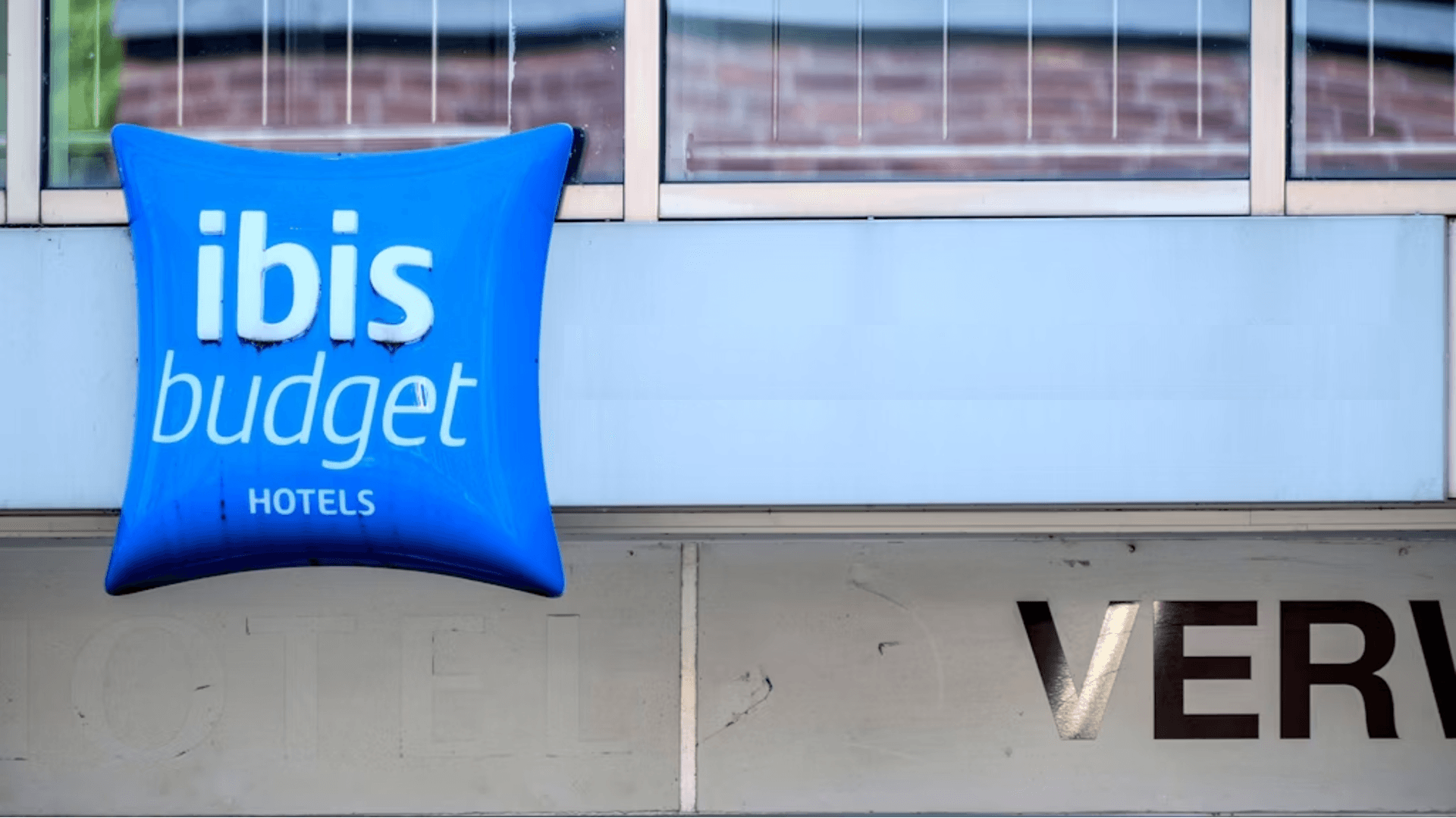 Ein Logo der "ibis budget Hotels" in NRW: In Dortmund herrschten in einem Hotel offenbar chaotische Zustände.