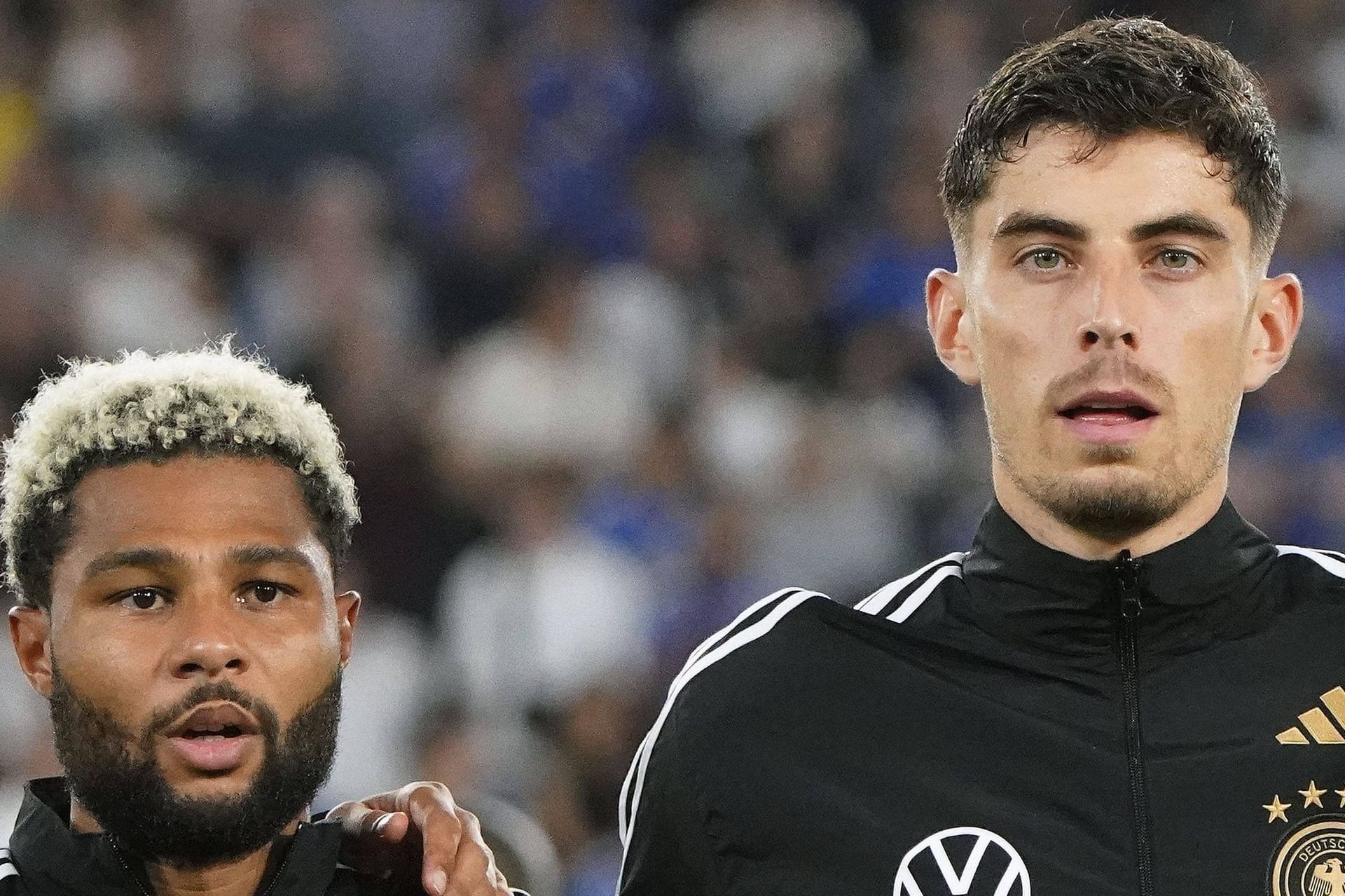 Kai Havertz (r.) neben Serge Gnabry: Der Ex-Leverkusener spielt mittlerweile für den FC Arsenal.