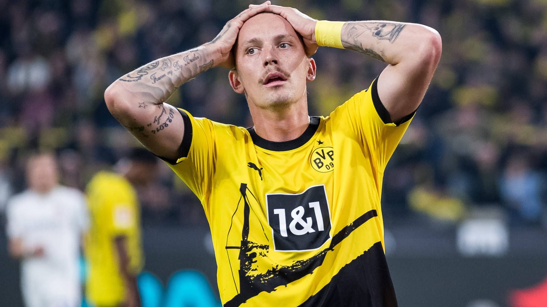 Fassungslos: Dortmunds Marius Wolf im Spiel gegen Heidenheim.