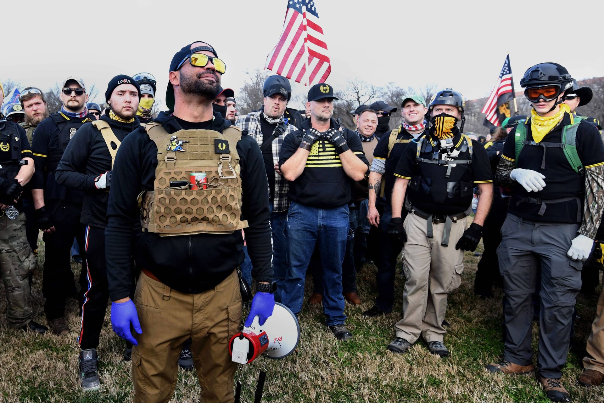 Enrique "Henry" Tarrio in den gelb-schwarzen Farben der "Proud Boys" bei einem Pro-Trump-Marsch im Dezember 2020: Für seine Rolle im Sturm auf das Kapitol einige Wochen später, wurde er nun verurteilt.