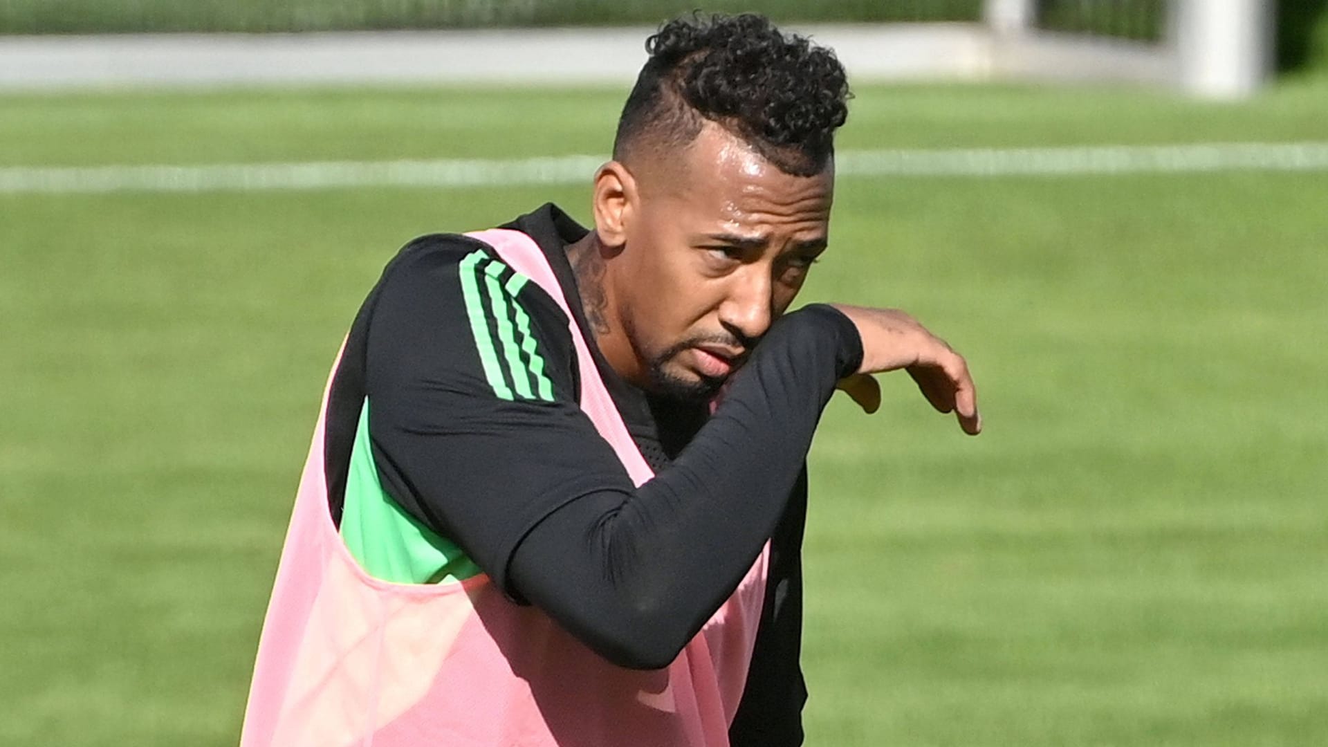 Jérôme Boateng im Bayern-Training: Der Ex-Nationalspieler hält sich in München fit.