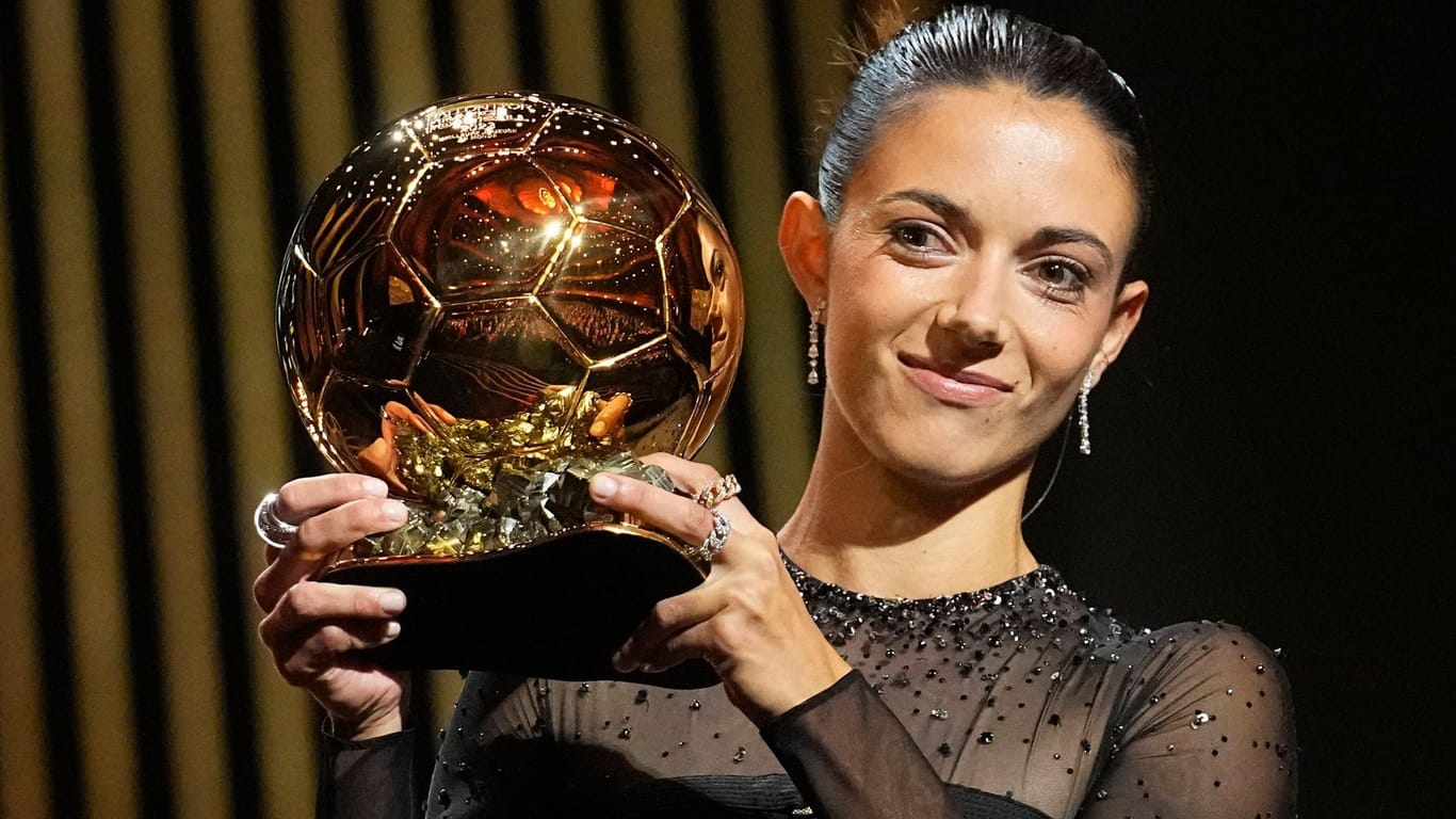 Gekrönt: Aitana Bonmatí mit dem "Ballon d'Or".