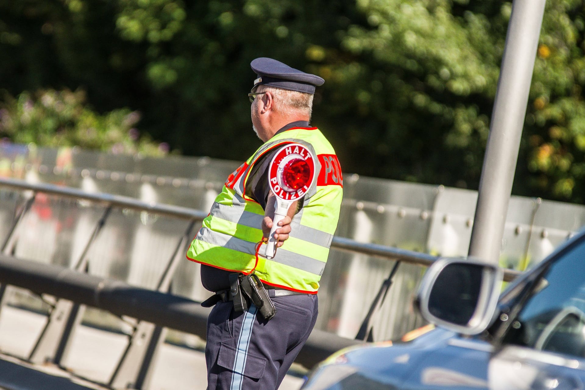 Polizeikontrolle an der bayerischen Grenze (Symbolbild).