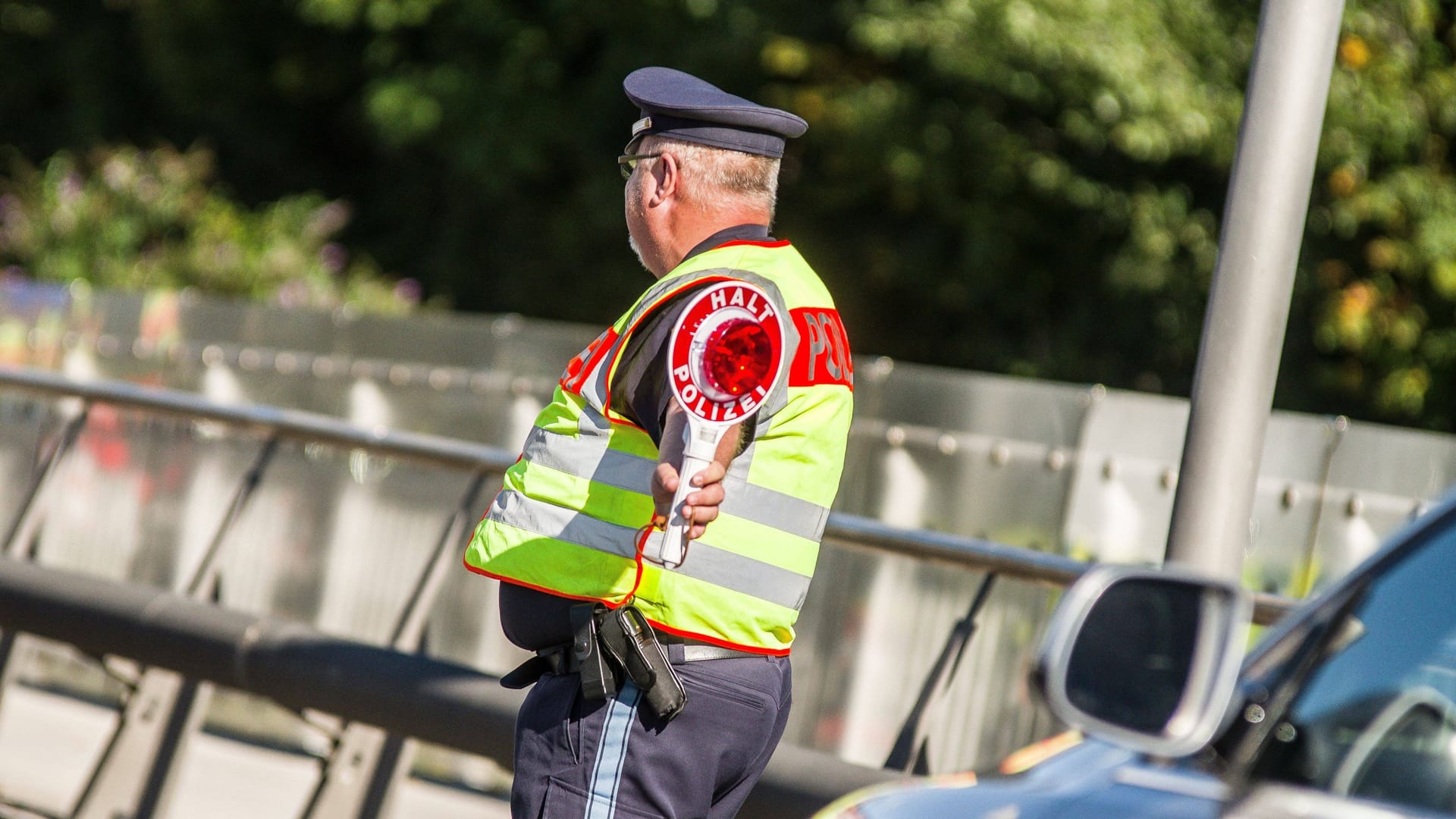 Polizeikontrolle an der bayerischen Grenze (Symbolbild).