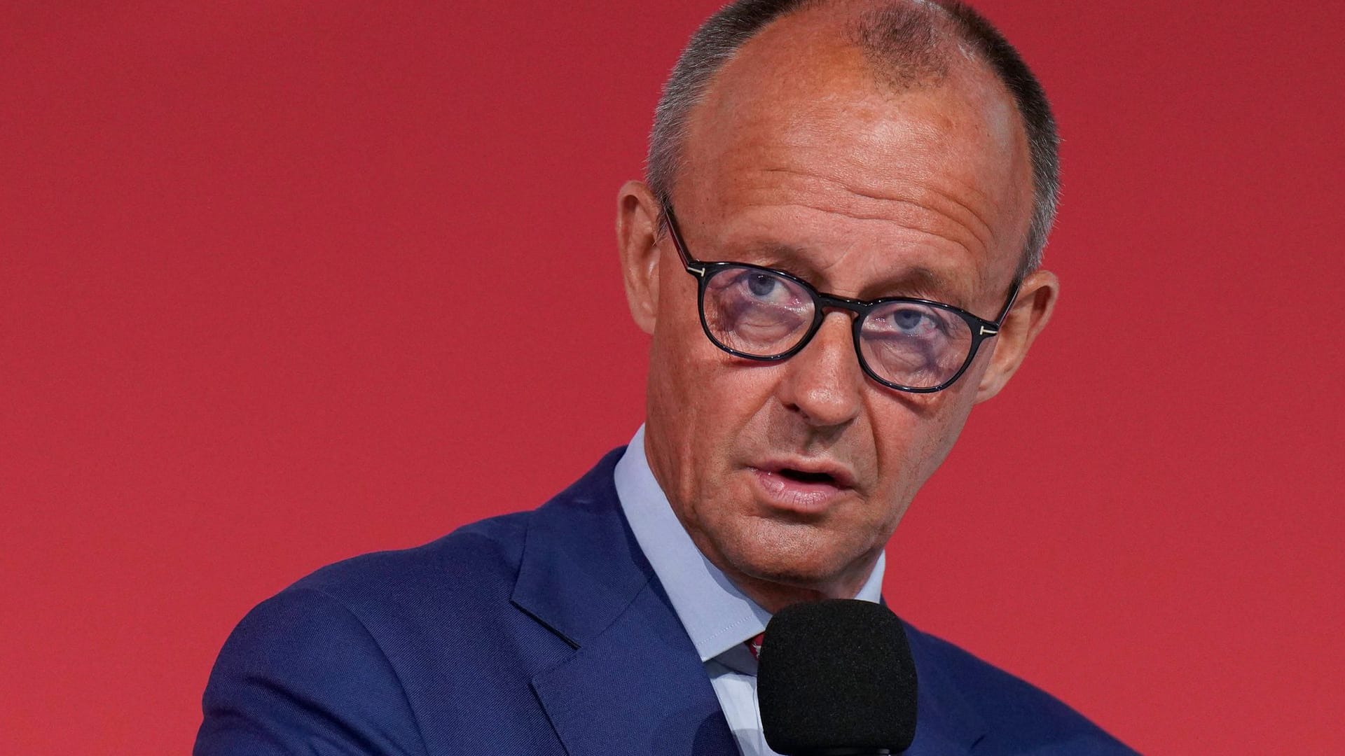 Friedrich Merz (Archivbild): Der CDU-Chef kritisiert das Kanzleramt aufgrund der fehlenden Zusammenarbeit beim Thema Migration.