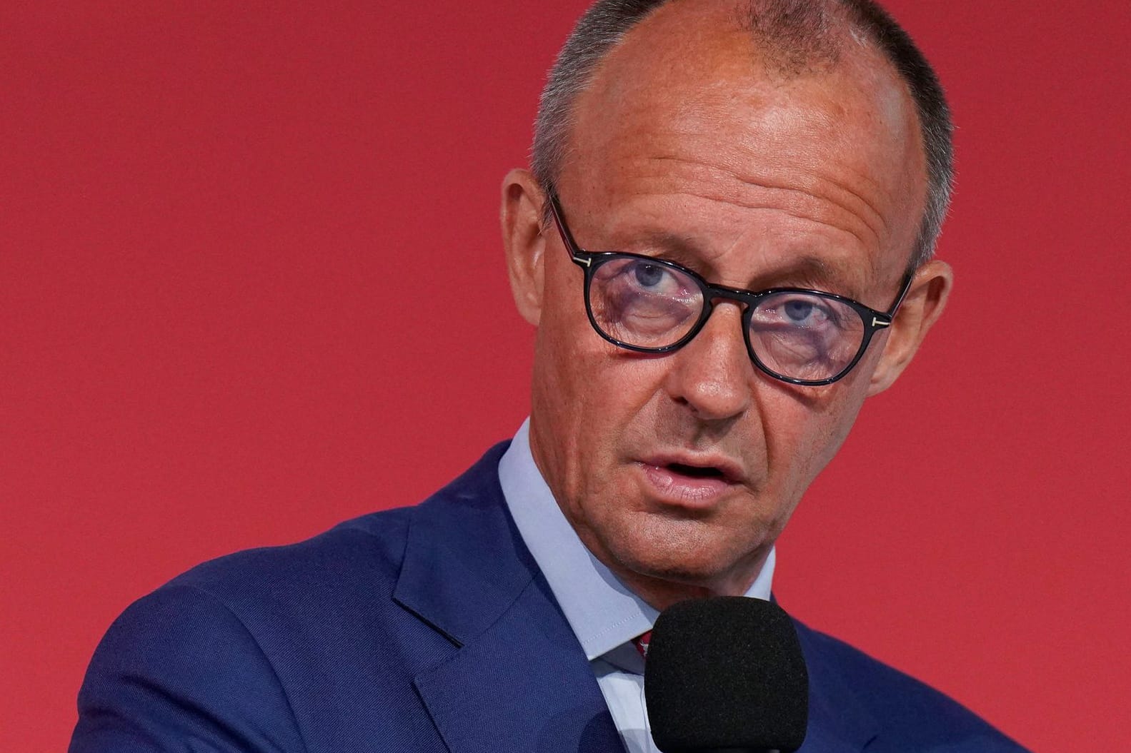 Friedrich Merz (Archivbild): Der CDU-Chef kritisiert das Kanzleramt aufgrund der fehlenden Zusammenarbeit beim Thema Migration.