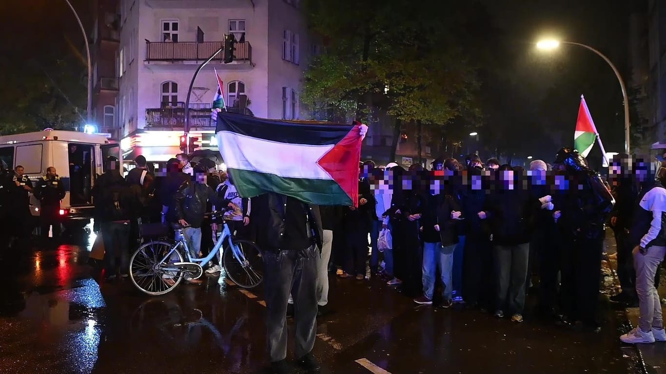 Pro-palästinensische Kundgebung in Berlin-Neukölln: