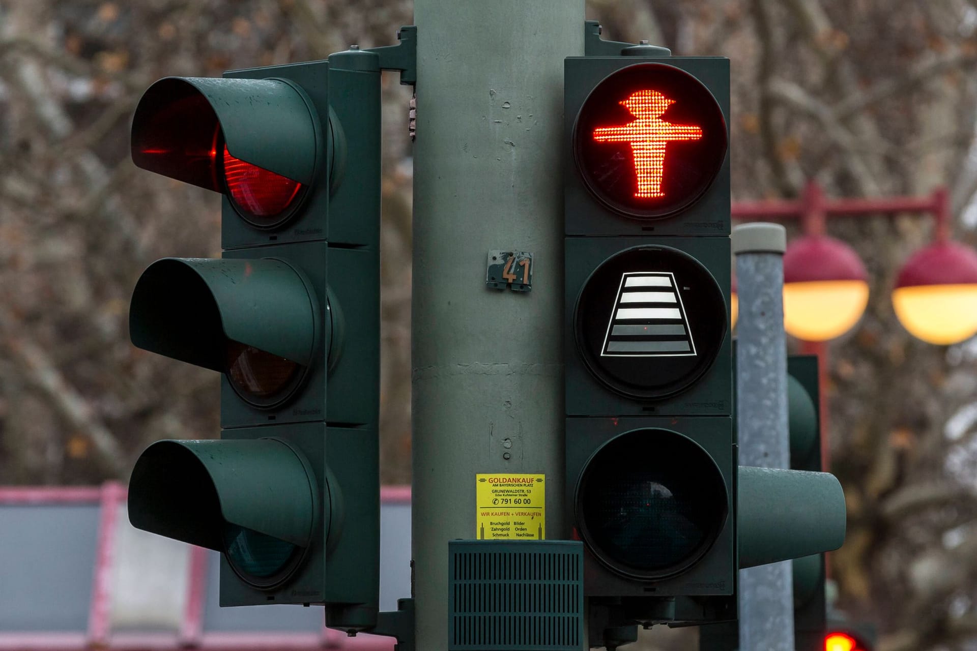 Der Countdown läuft: Berliner Ampeln sollen künftig Fußgängern anzeigen, wie viel Zeit ihnen noch zum Überqueren der Straße bleibt (oben: Testampel).