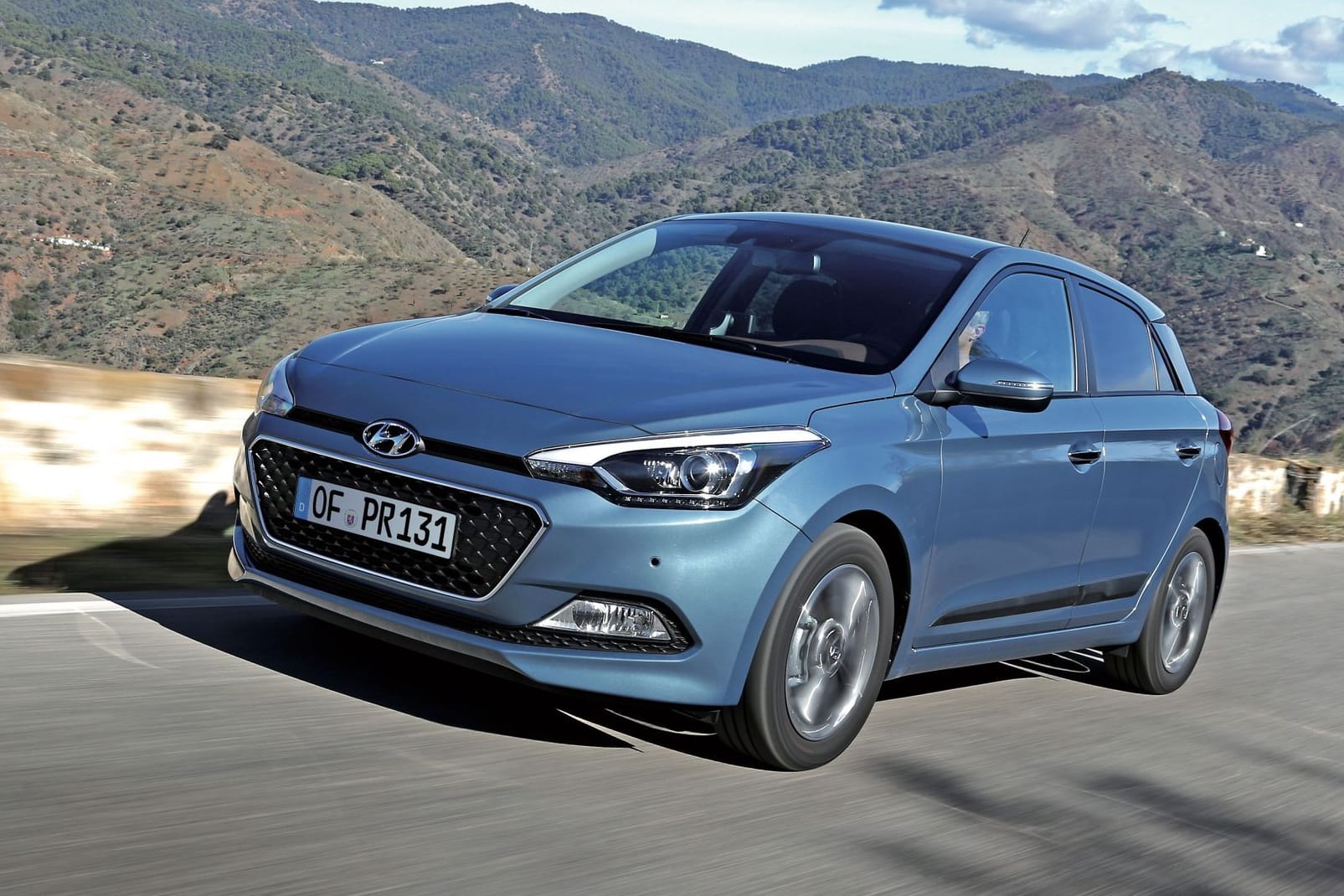 Blauer Hyundai i20