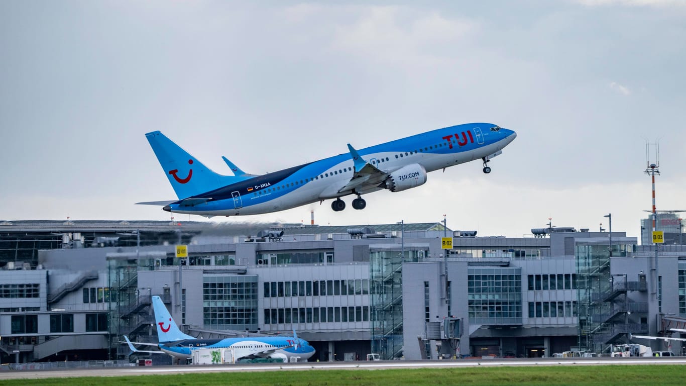 TuiFly-Maschine in Düsseldorf beim Start (Archivfoto): Die Passagiere eines Fliegers der Airline erlebten einen ungewöhnlichen Flug.