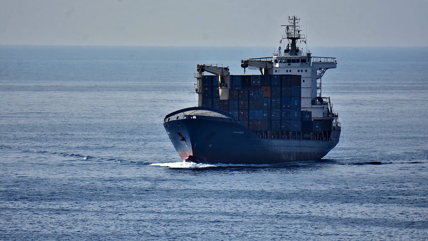 Containerschiff (Symbolbild): Ein chinesisches Schiff könnte für den Schaden an der Gaspipeline zwischen Finnland uns Estland verantwortlich sein.